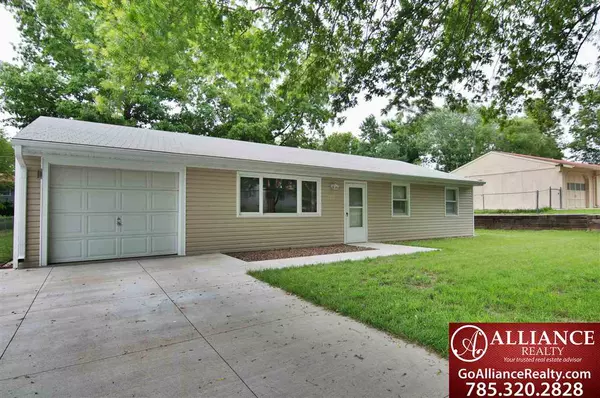 Manhattan, KS 66503,1325 Givens RD