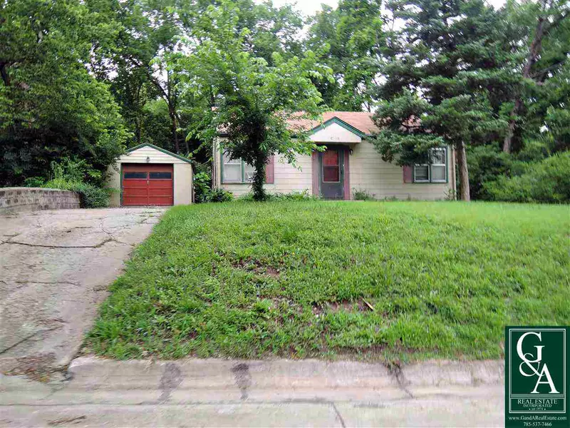 2110 Walnut Drive, Manhattan, KS 66502-3845