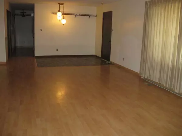 Topeka, KS 66615,330 NW Carlson RD