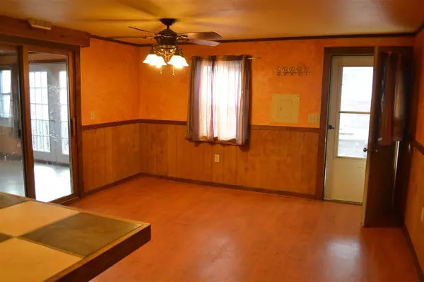 Harveyville, KS 66431,463 Charlotte ST