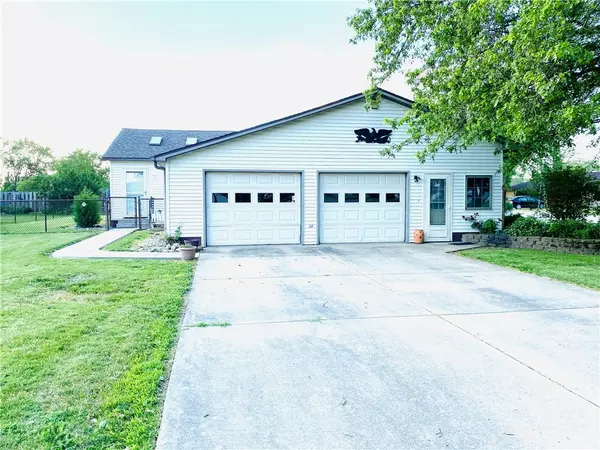 Hoopeston, IL 60942,909 S 5th AVE