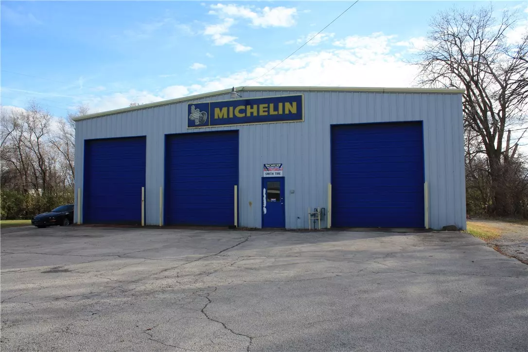 Decatur, IL 62526,2119 E Pershing RD