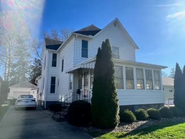 Hoopeston, IL 60942,857 E Maple ST