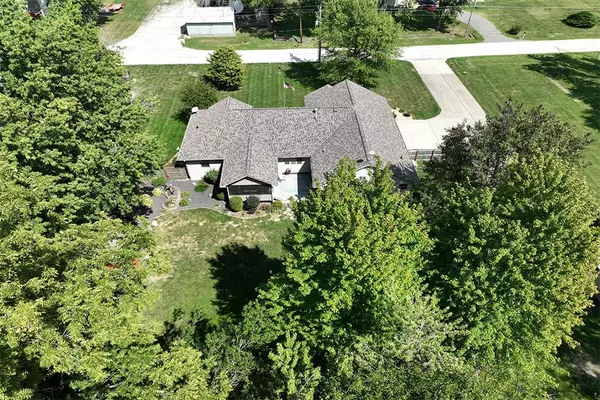 Warrensburg, IL 62573,355 E Warren ST