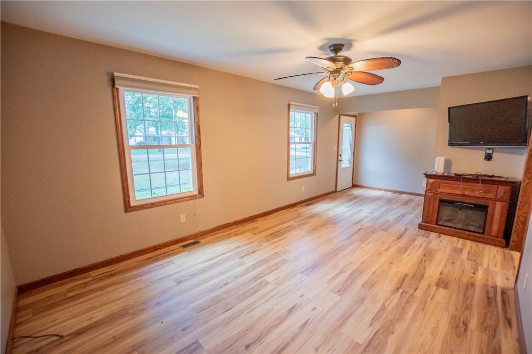 Effingham, IL 62401,15557 N East RD