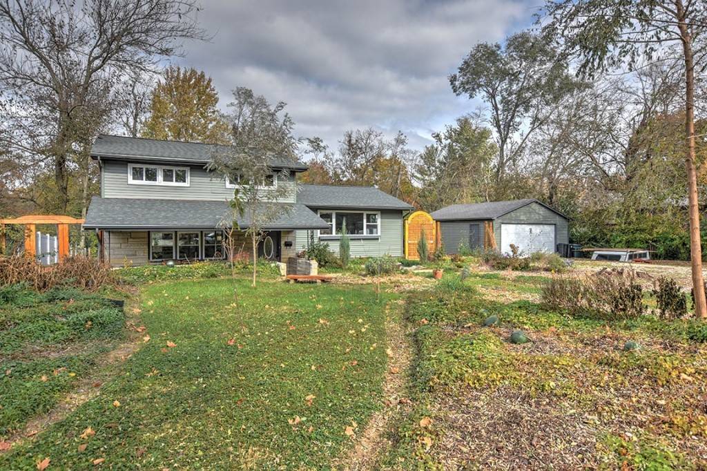 3172 Redlich DR, Decatur, IL 62521