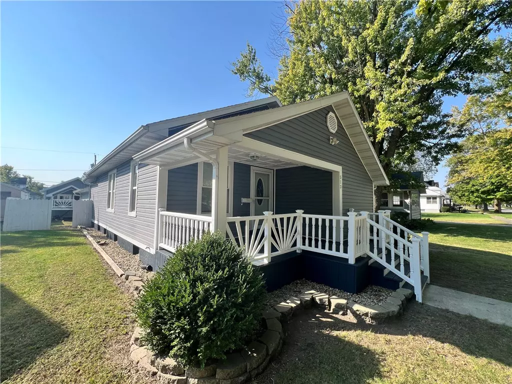 Hoopeston, IL 60942,513 W Washington ST