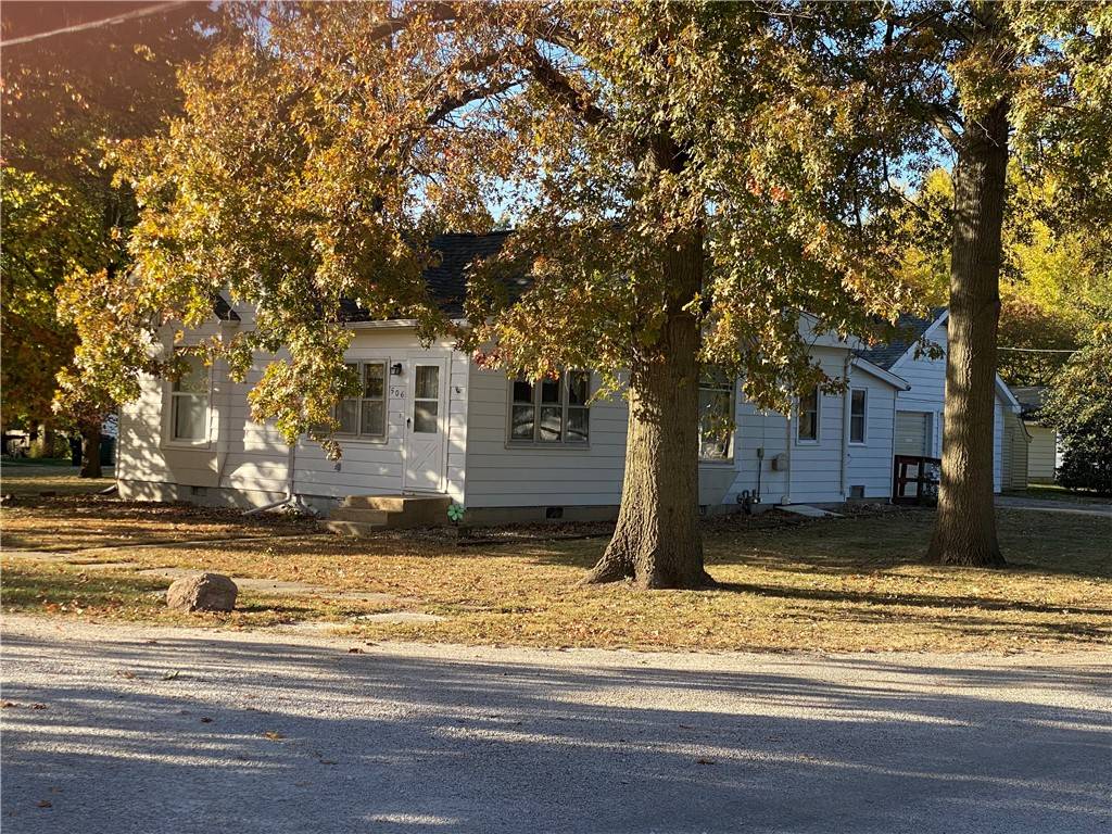 506 W 8th ST, Neoga, IL 62447