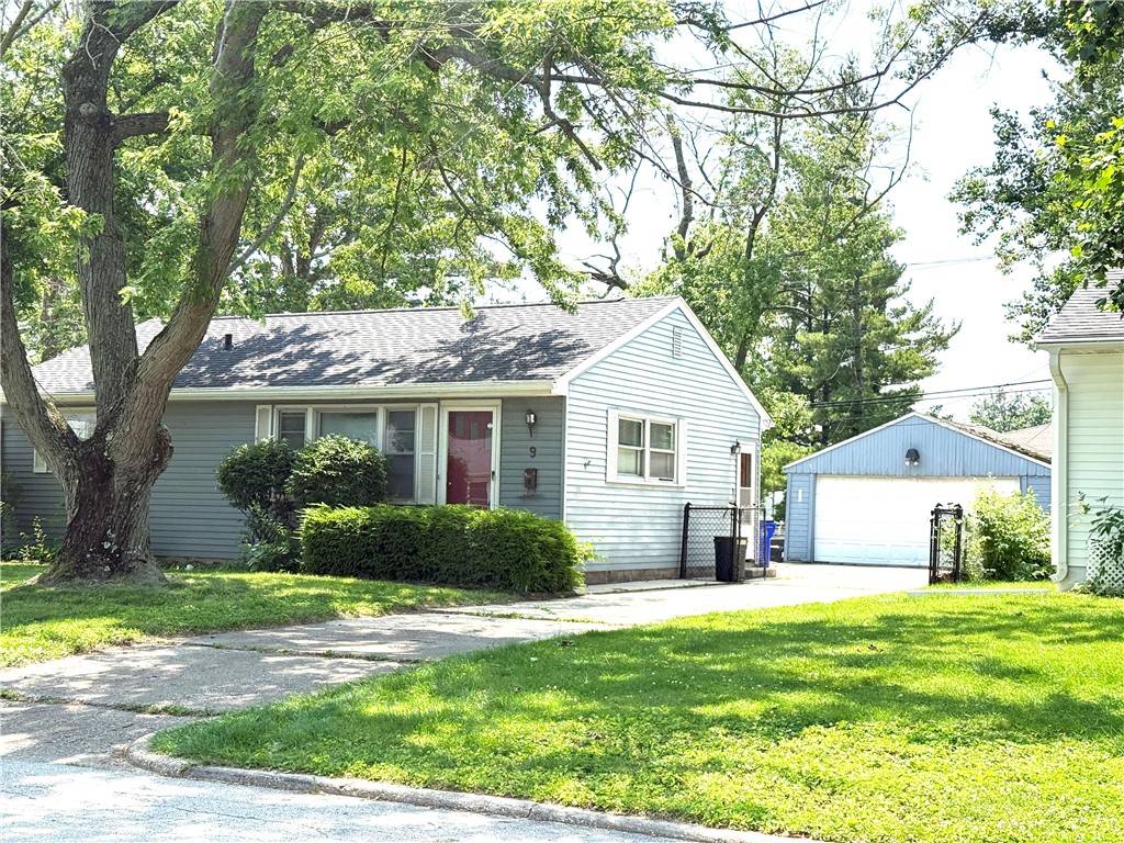 9 La Salle DR, Decatur, IL 62521