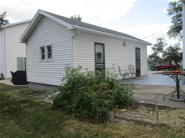 Pana, IL 62557,406 S Grant ST