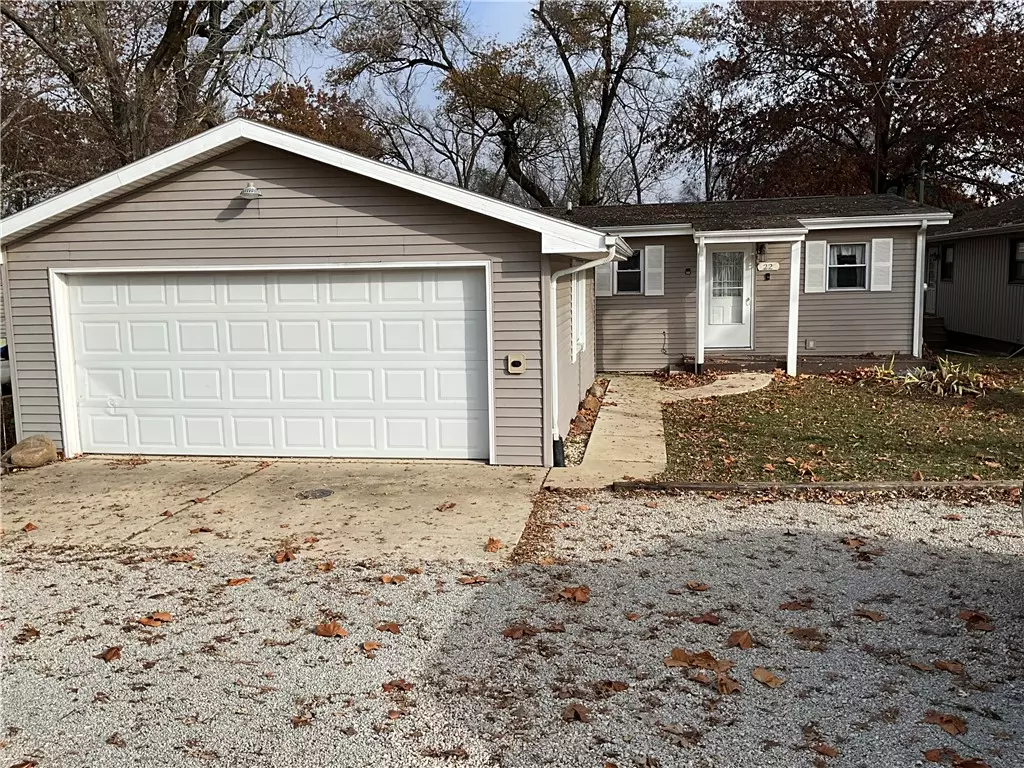 Neoga, IL 62447,22 Lakeview DR