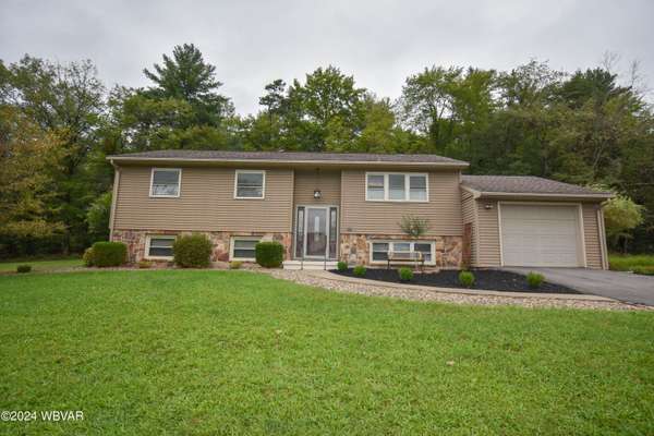 23 WOODLAND DR,  Lock Haven,  PA 17745