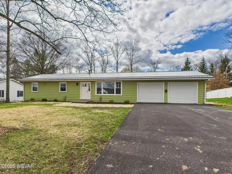 33 WOODLAND DR, Troy, PA 16947