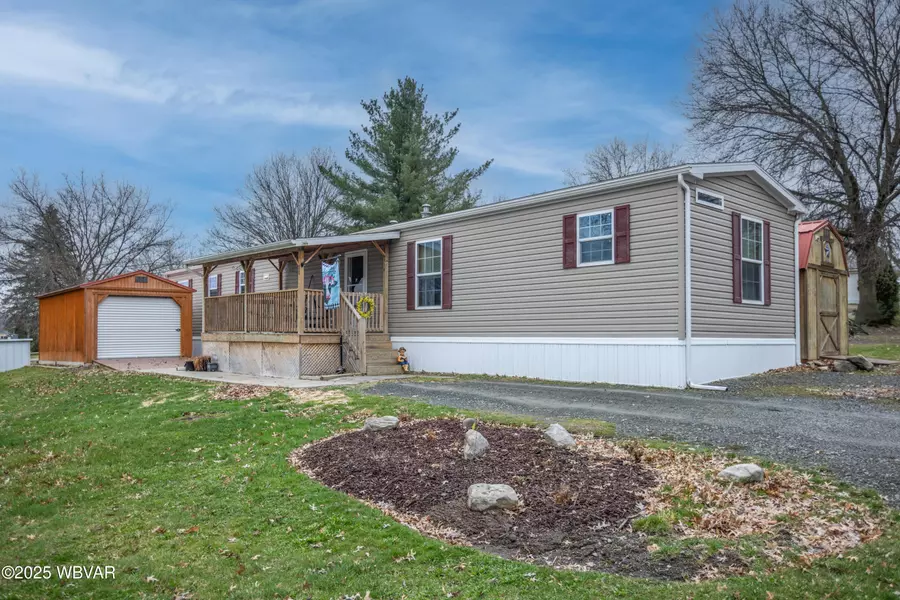 24 PIN OAK LN, Troy, PA 16947