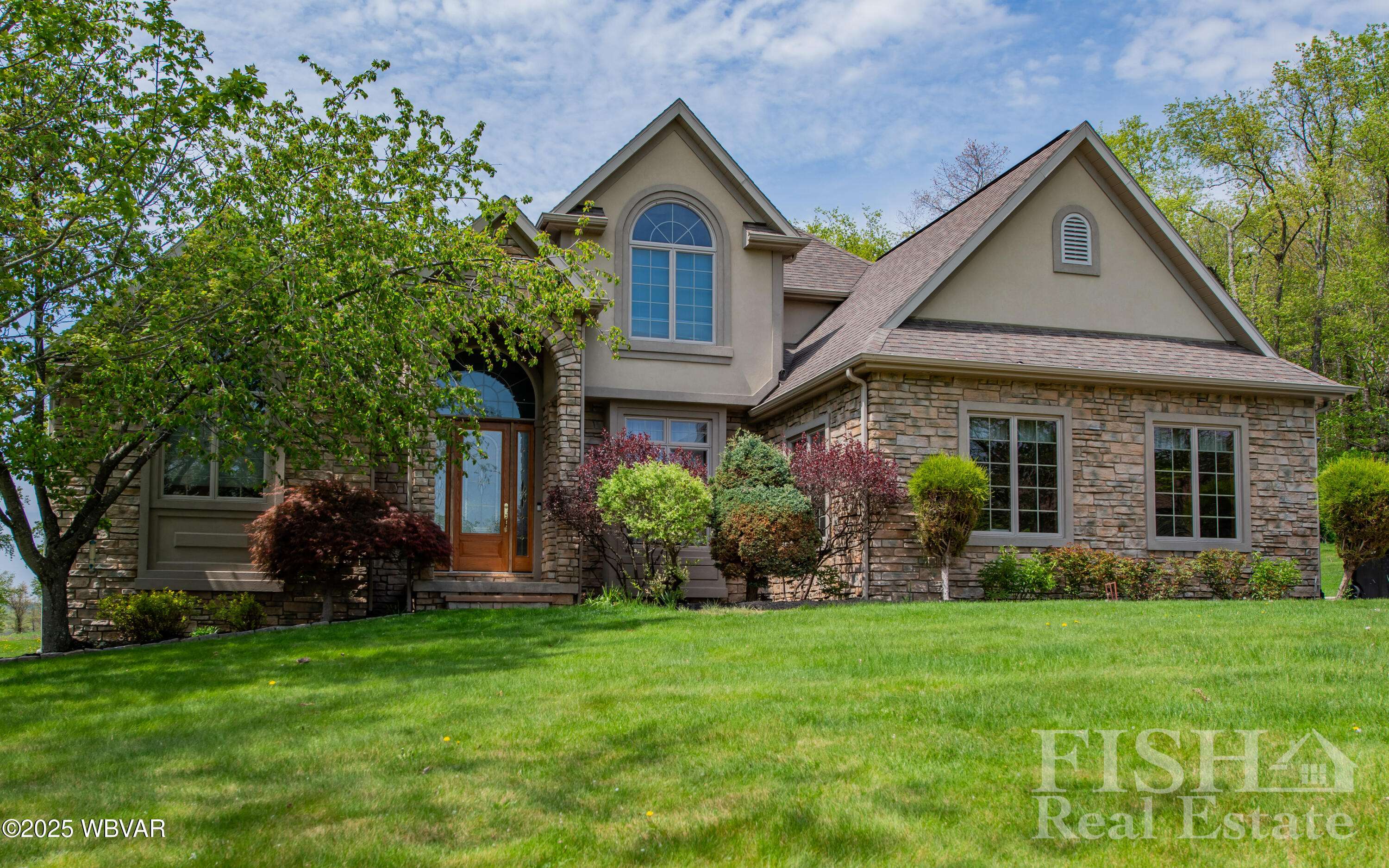 15 HEMLOCK RD, Williamsport, PA 17701