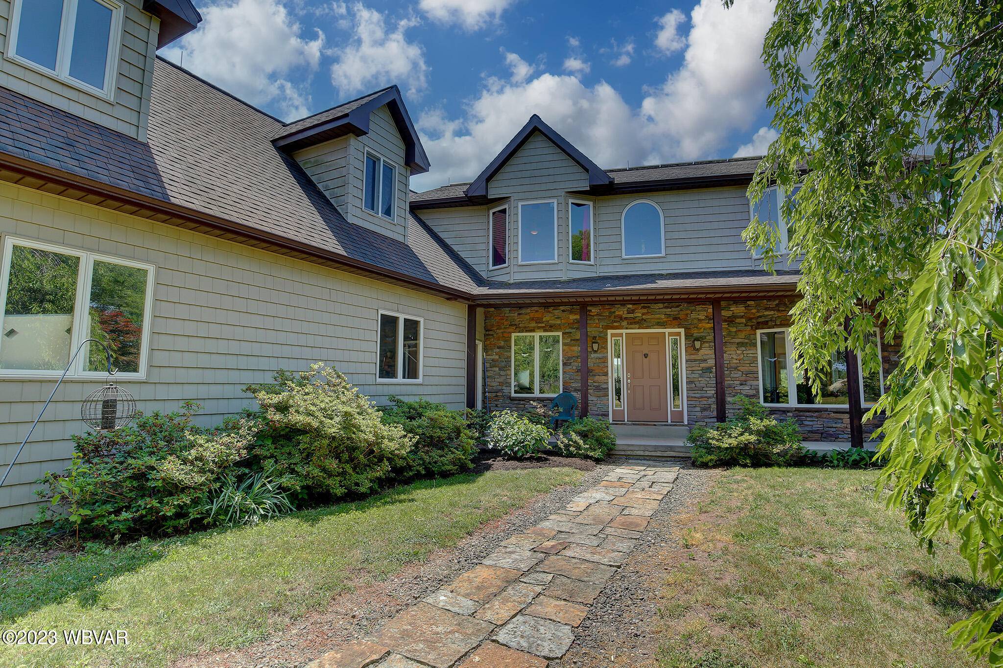 1981 N HILL DR, Winfield, PA 17889