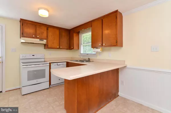 Colonial Beach, VA 22443,211 7TH ST