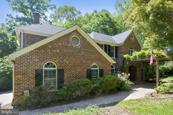 1804 DOMINION CREST LN, Mclean, VA 22101