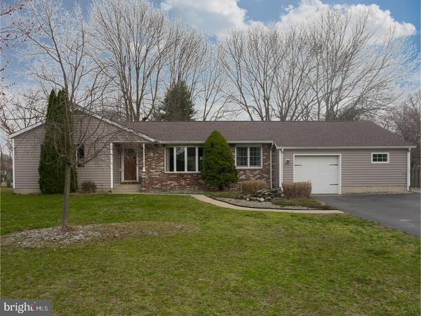 4 HANCE DR, Cookstown, NJ 08511