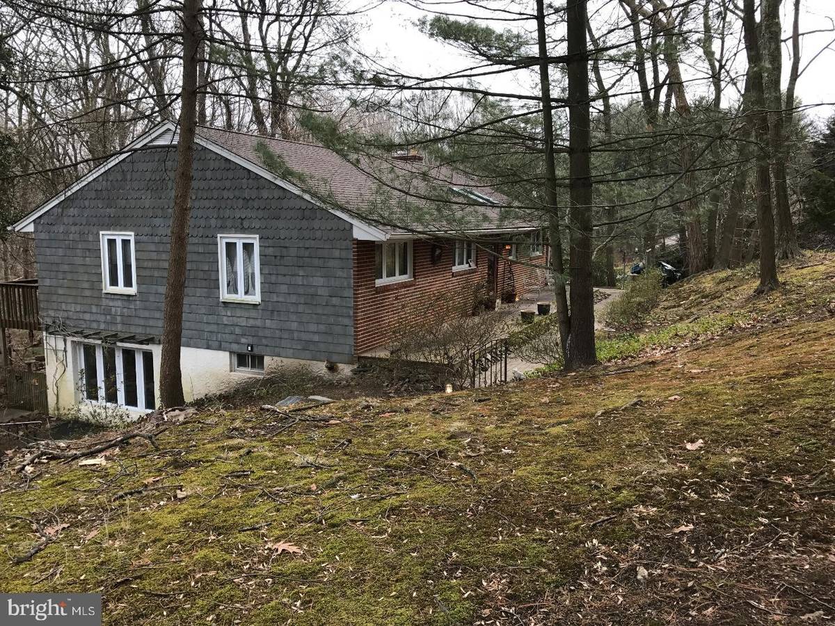 Media, PA 19063,15 WOODED LN