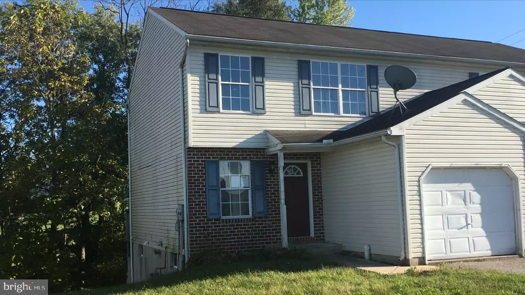 1823 WYATT CIR, Dover, PA 17315