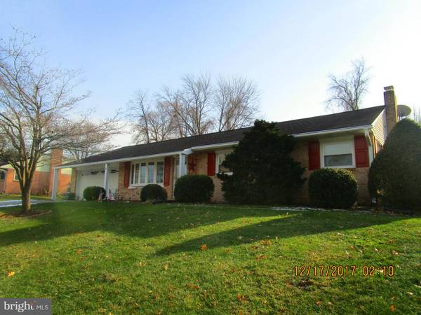 8 GREENBRIAR DR, Jacobus, PA 17407