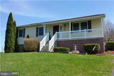 1590 MEADOW GREEN LN, Chambersburg, PA 17202