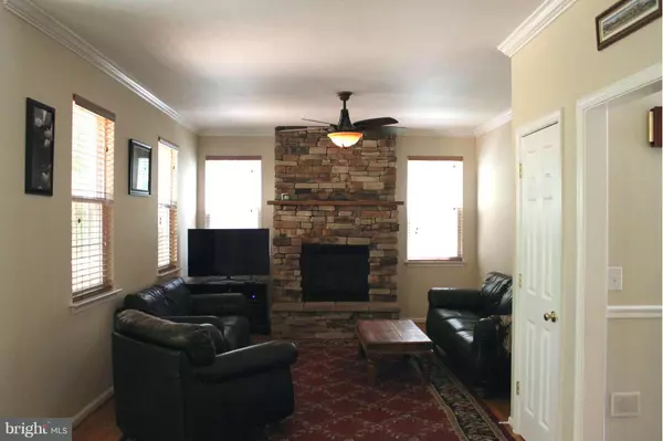 Shenandoah Junction, WV 25442,90 SPUR CT