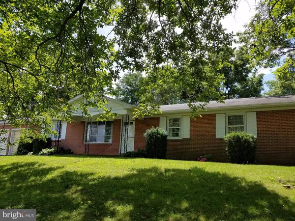 8498 SUMMIT POINT RD, Charles Town, WV 25414