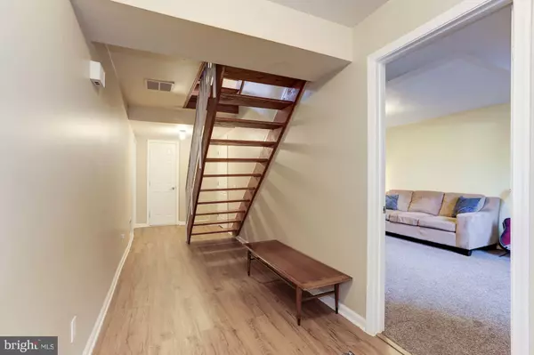 Reston, VA 20190,1535 PARK GLEN CT