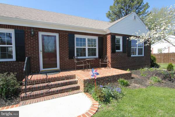 8906 SUDLEY RD, Manassas, VA 20110