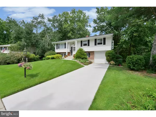 8 CARRIAGE LN, Marlton, NJ 08053