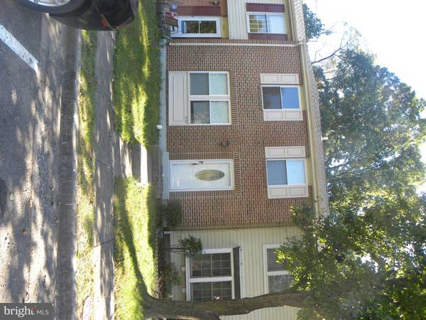 3603 WHARF LN, Triangle, VA 22172