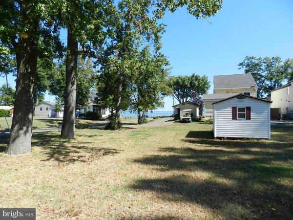 8TH, Colonial Beach, VA 22443