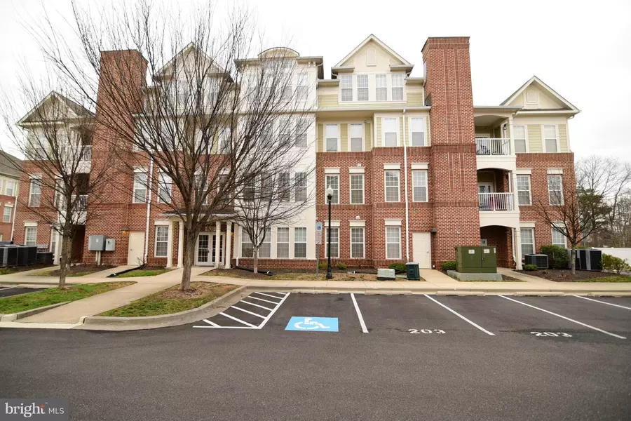 800 EDELEN STATION PL #204, La Plata, MD 20646