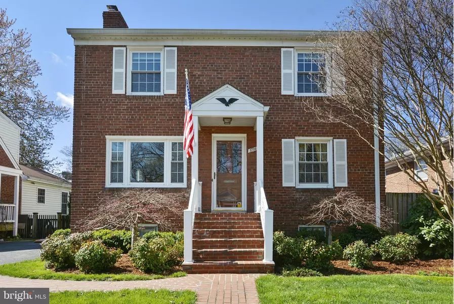 1714 CRESTWOOD DR, Alexandria, VA 22302