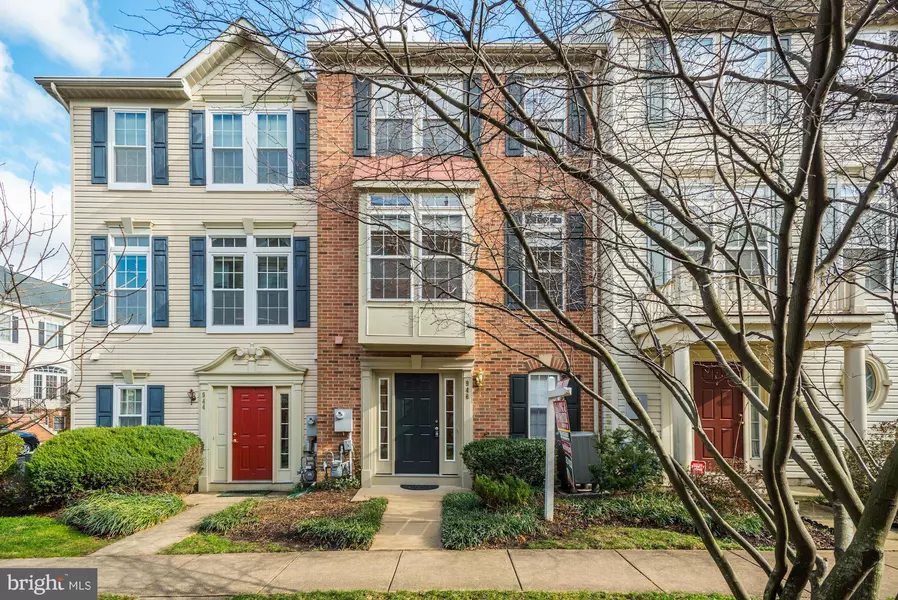 946 HARRISON CIR, Alexandria, VA 22304