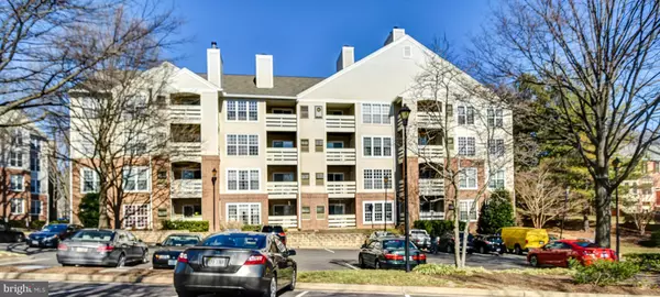 240 REYNOLDS ST S #101, Alexandria, VA 22304