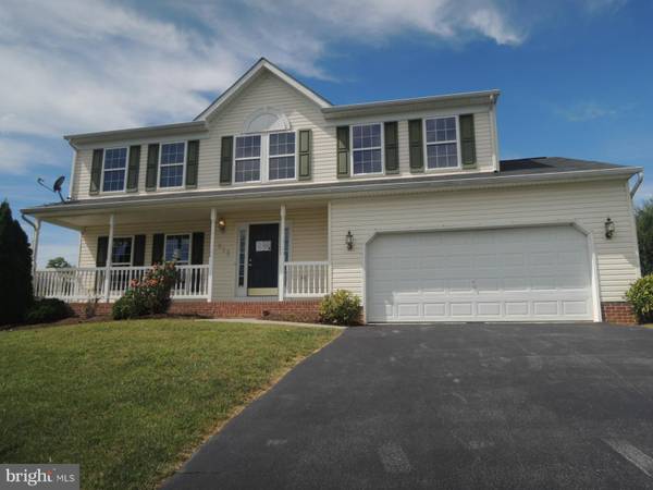 512 LARKSPUR DR, Martinsburg, WV 25403