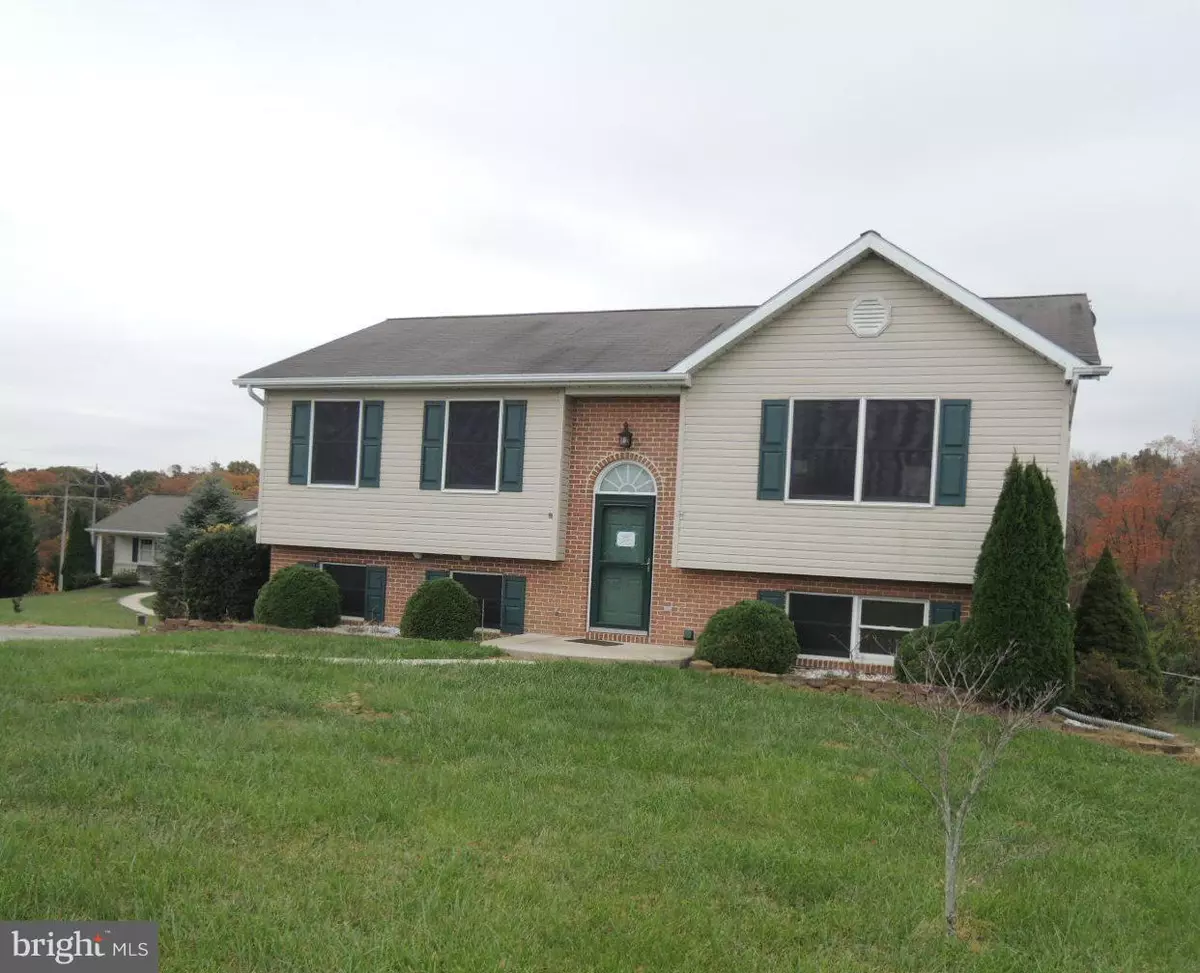 Falling Waters, WV 25419,440 JEANNA LN