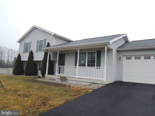 54 CROCKETT LN, Martinsburg, WV 25405