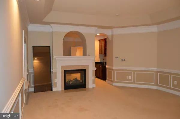 Chantilly, VA 20152,27058 ROAN CT