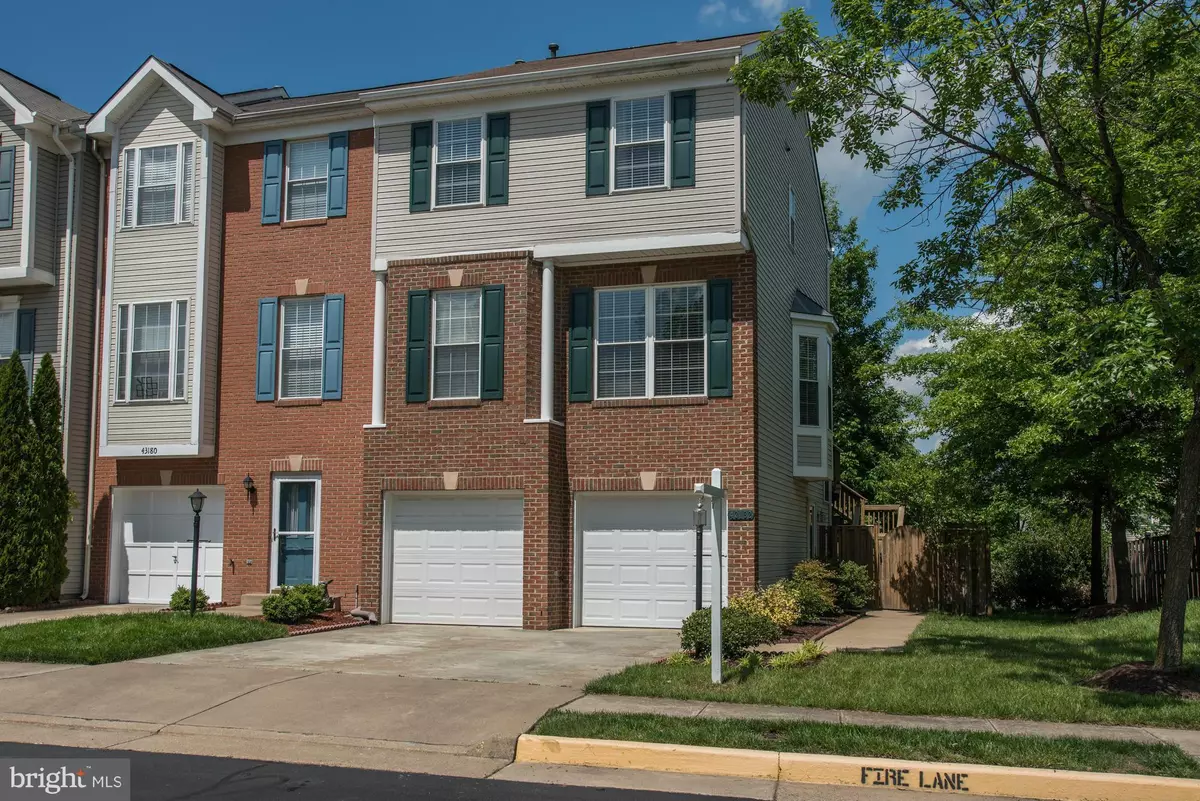 Ashburn, VA 20147,43182 LAWNSBERRY SQ