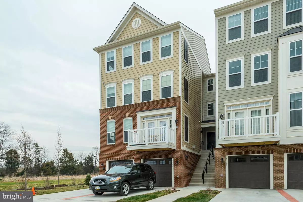 Chantilly, VA 20152,43366 TOWN GATE SQ