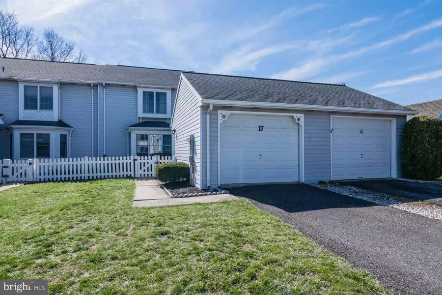 17 WARWICK CIR, Mechanicsburg, PA 17050