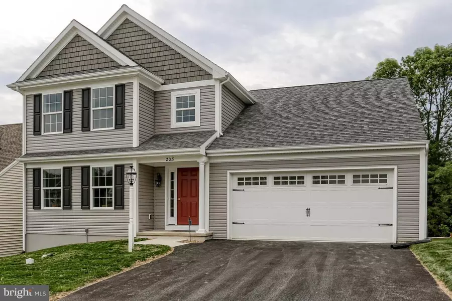 136 KENNETH DR, Leola, PA 17540