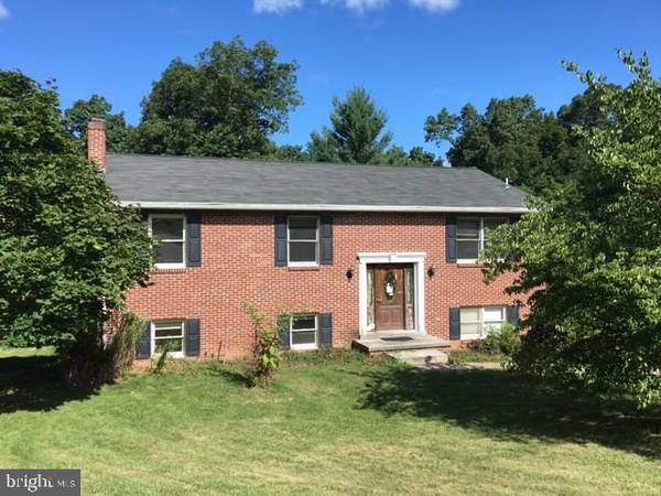 20 BREEZEWOOD DR, New Oxford, PA 17350