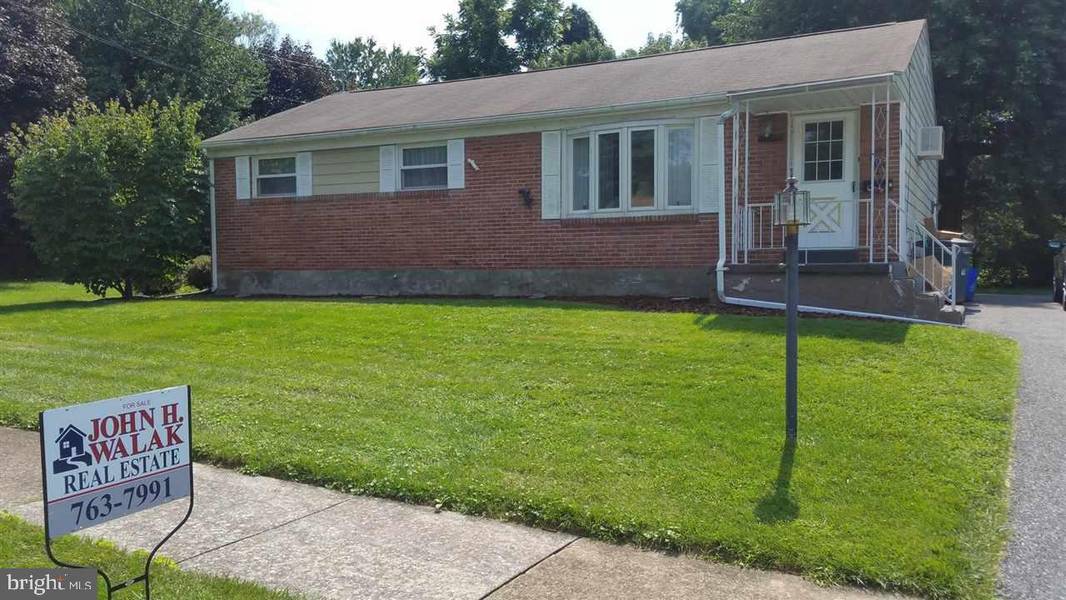 7 WOODMERE DR, Camp Hill, PA 17011