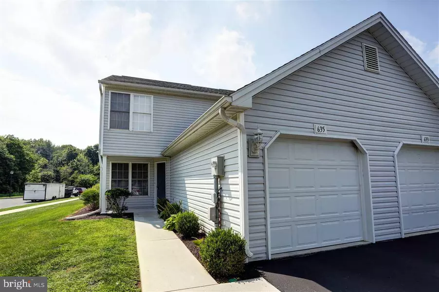 635 CANVASBACH DR, Etters, PA 17319