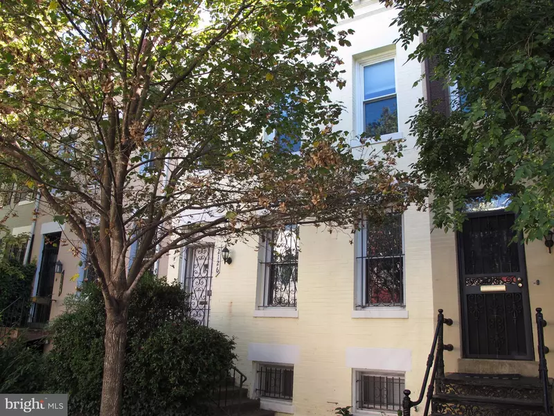 2126 NEWPORT PL NW, Washington, DC 20037